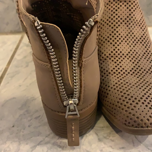 Taupe booties. Size 10 - Picture 3 of 6